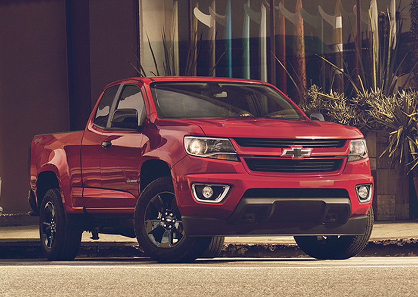 The 2017 Colorado Shoreline edition combines bright exterior colors with blacked-out trim and minimal chrome accents. It will be available only in Silver Ice Metallic, Summit White, Laser Blue, or Red Hot exterior colors. Exterior changes include body color front grill, black 18-inch wheels, and black trim for the door handles, mirrors and beltline.