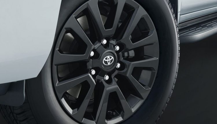 Toyota-Land-Cruiser-Prado-Package-Matt-Black-Edition-7