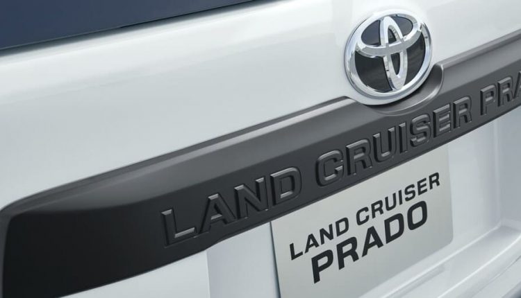 Toyota-Land-Cruiser-Prado-Package-Matt-Black-Edition-8