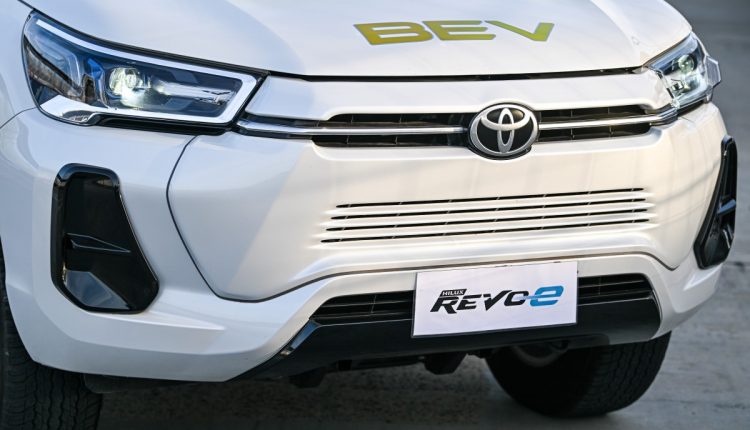 Toyota Hilux Revo BEV (11)