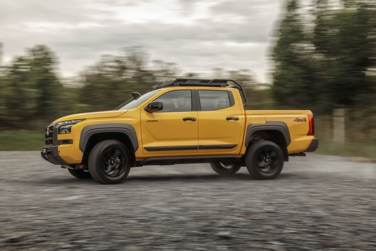 Mitsubishi Triton Savana